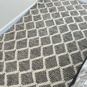 Pottery Barn TIKKA Handwoven Flatweave Rug 5’ x 8’ Gray & Bone